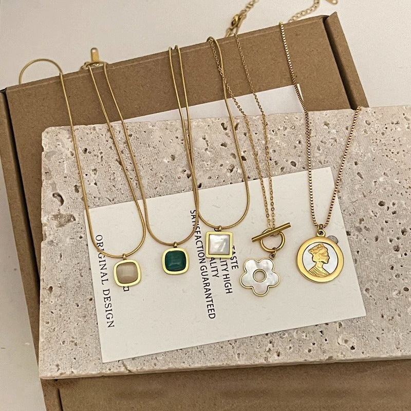 Retro Shell Flower Pendant