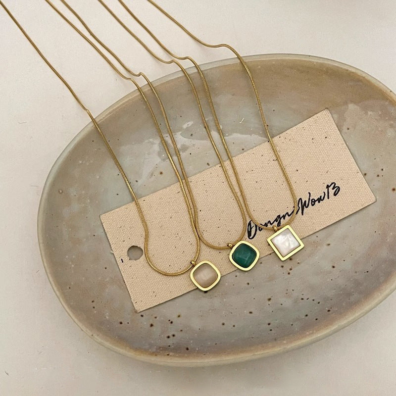 Retro Shell Flower Pendant