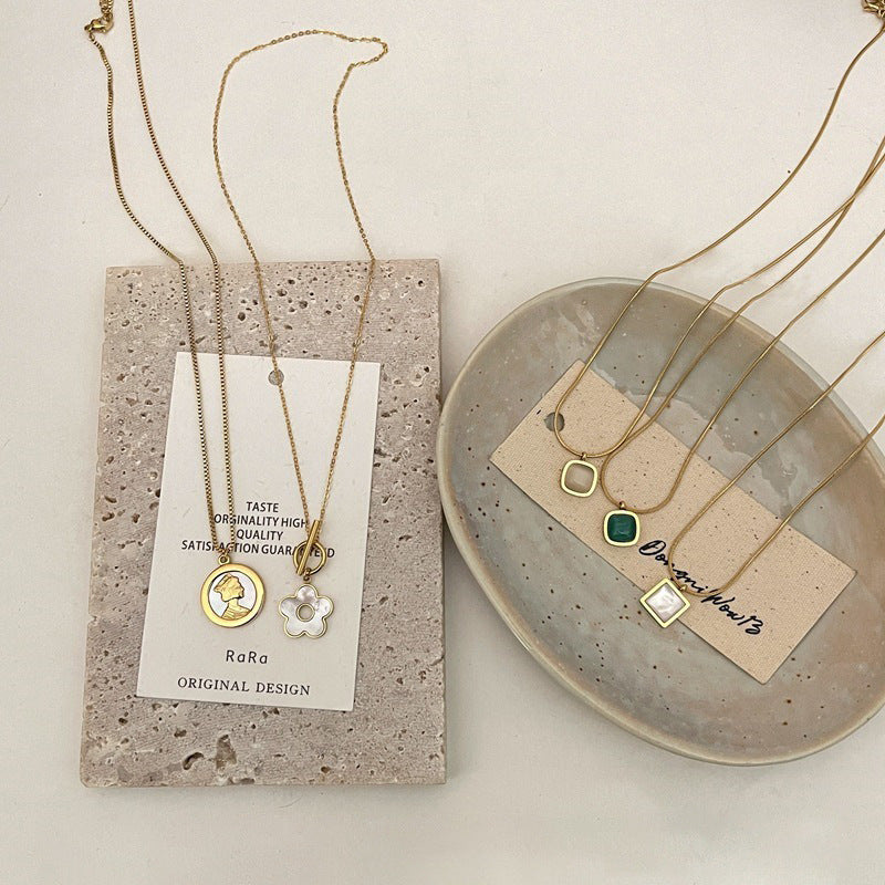 Retro Shell Flower Pendant