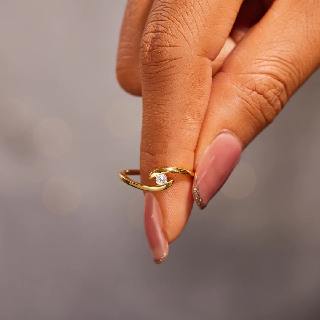 Solitaire Glossy Ring