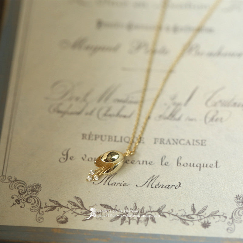 Delicate Flower Pendant Necklace