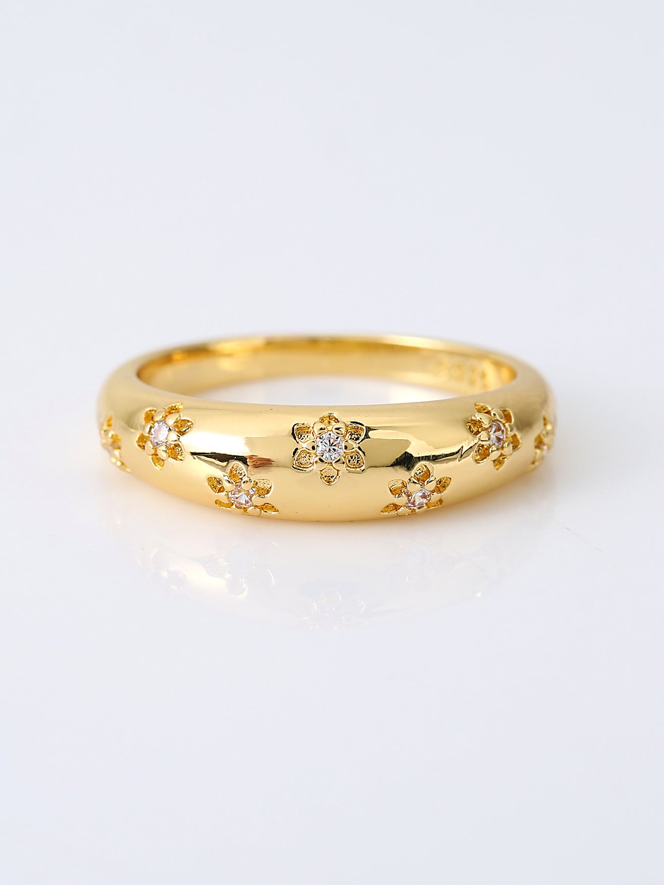 Flower-Engraved Gold Ring
