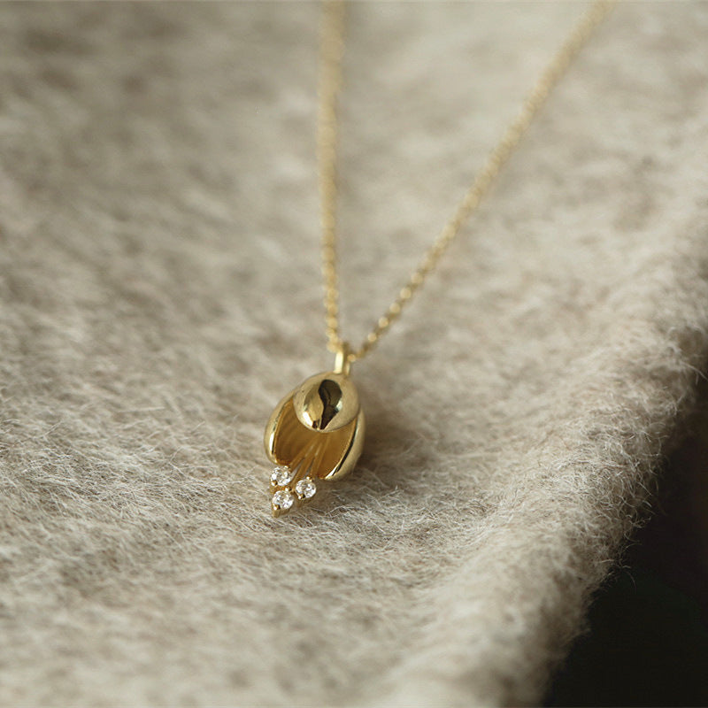 Delicate Flower Pendant Necklace