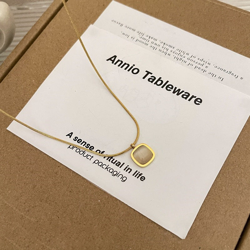 Retro Shell Flower Pendant