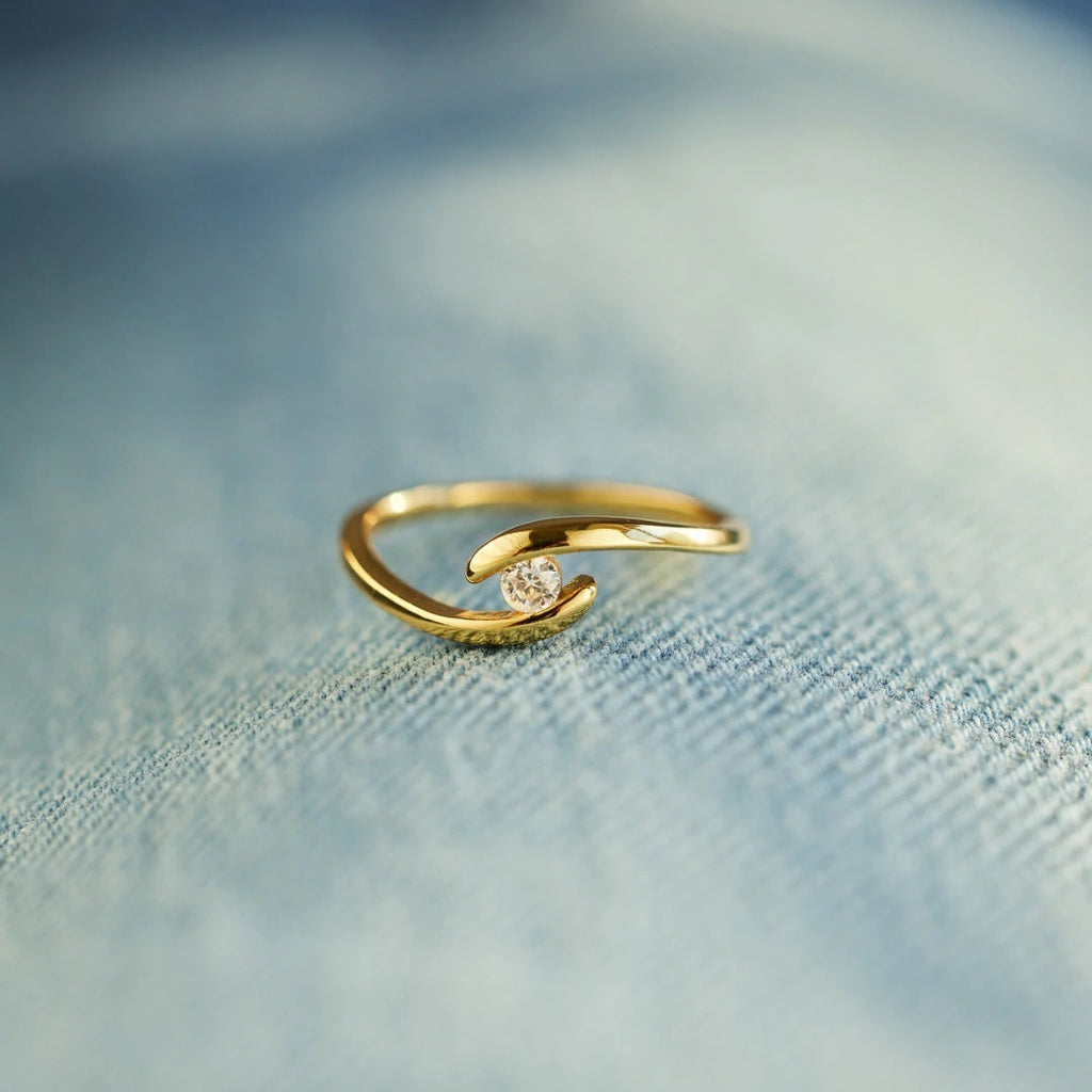 Solitaire Glossy Ring