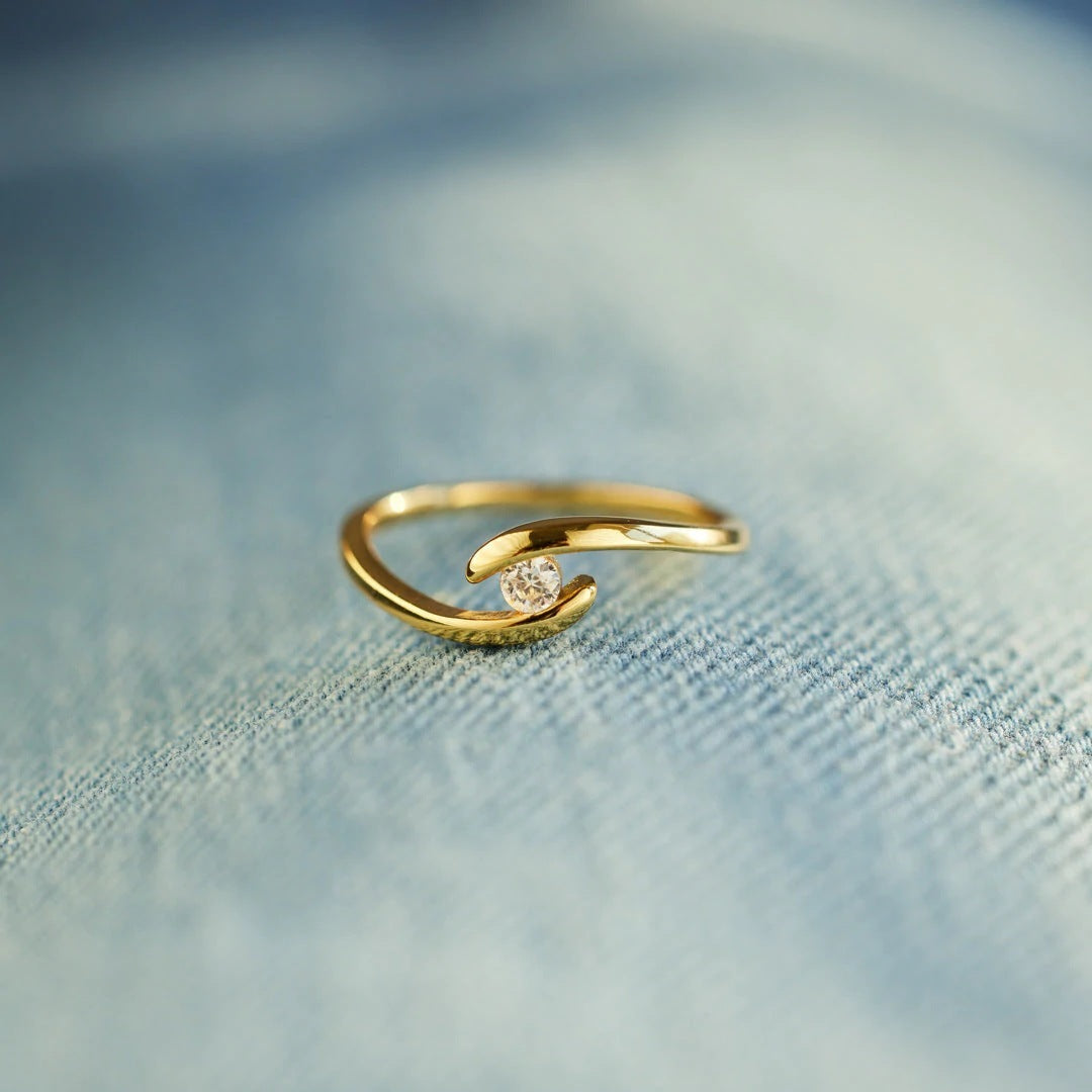 Solitaire Glossy Ring