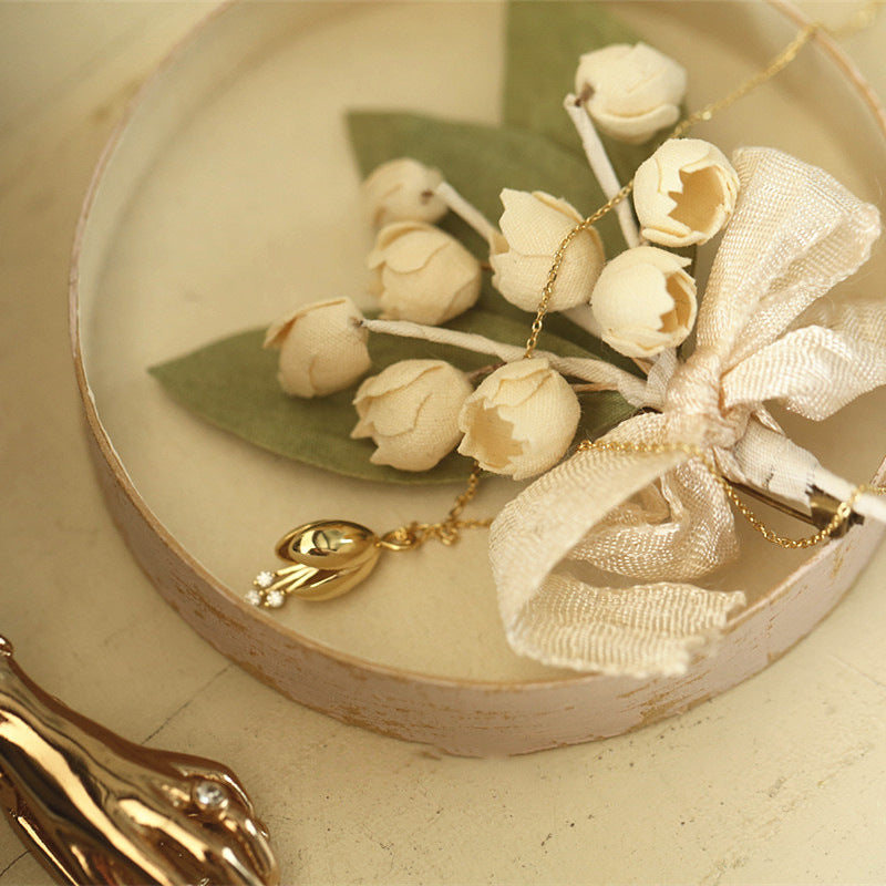 Delicate Flower Pendant Necklace