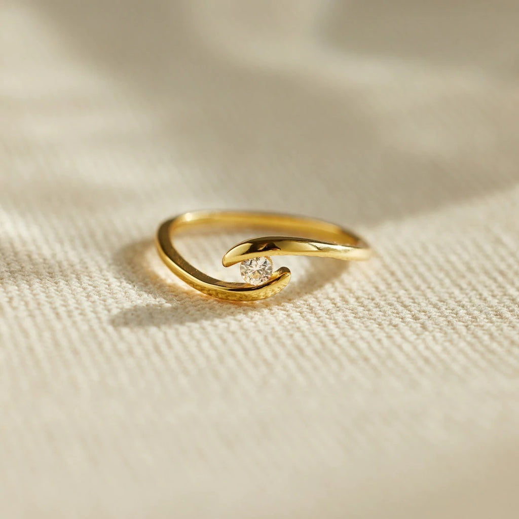 Solitaire Glossy Ring