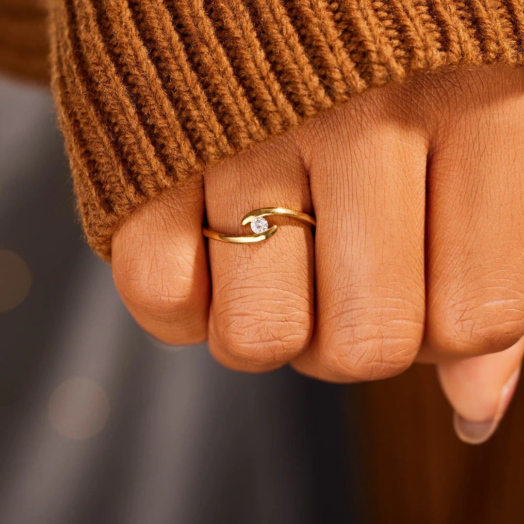 Solitaire Glossy Ring