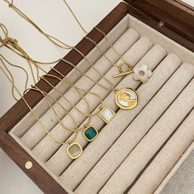 Retro Shell Flower Pendant